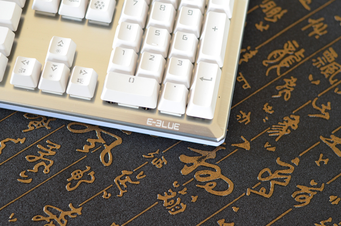 瀹滃崥鏈烘閿洏k727鐏晥,瀹滃崥k725涓冨僵鎮诞鑳屽厜娓告垙閿洏