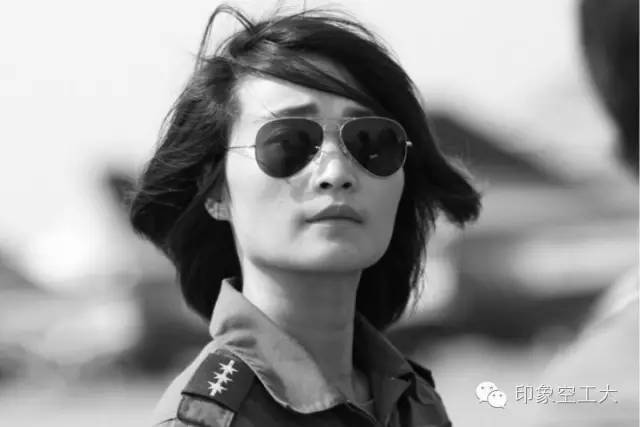 金孔雀故乡弹唱,金孔雀魂归故里群众自发来送别