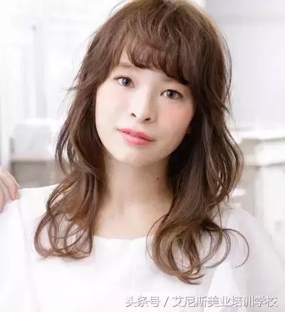 额头窄头发多适合什么刘海发型,发际线高的人适合什么刘海发型