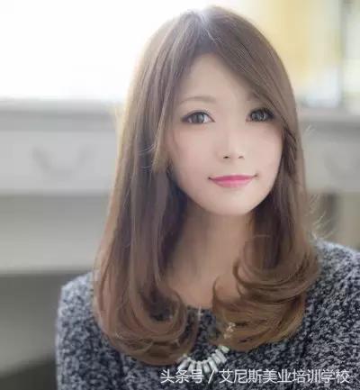 额头窄头发多适合什么刘海发型,发际线高的人适合什么刘海发型