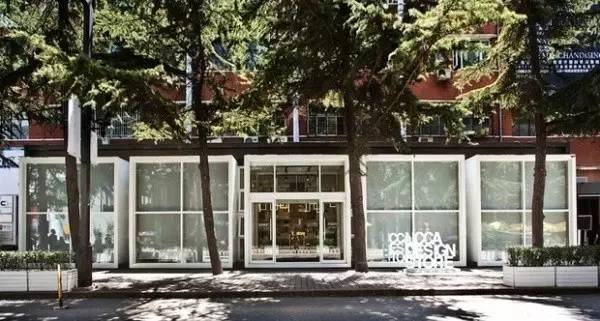 为了了解什么是好物,她3年时间把自己家所有家具摆设换了3遍