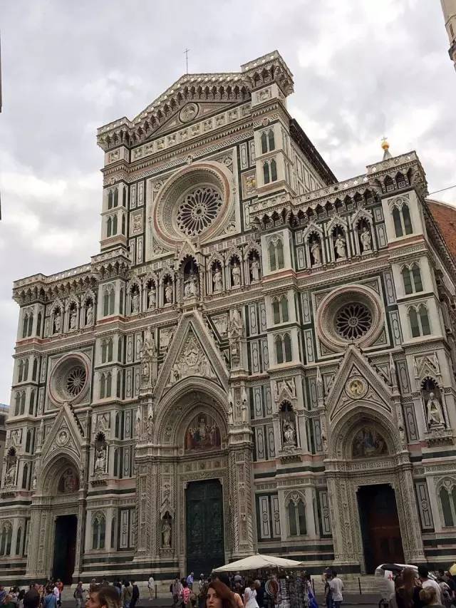 美艳洋模带您私家欧洲之旅!