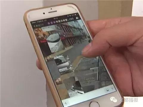 南阳恒大帝景街头发广告宣传单被执法人员抓现行