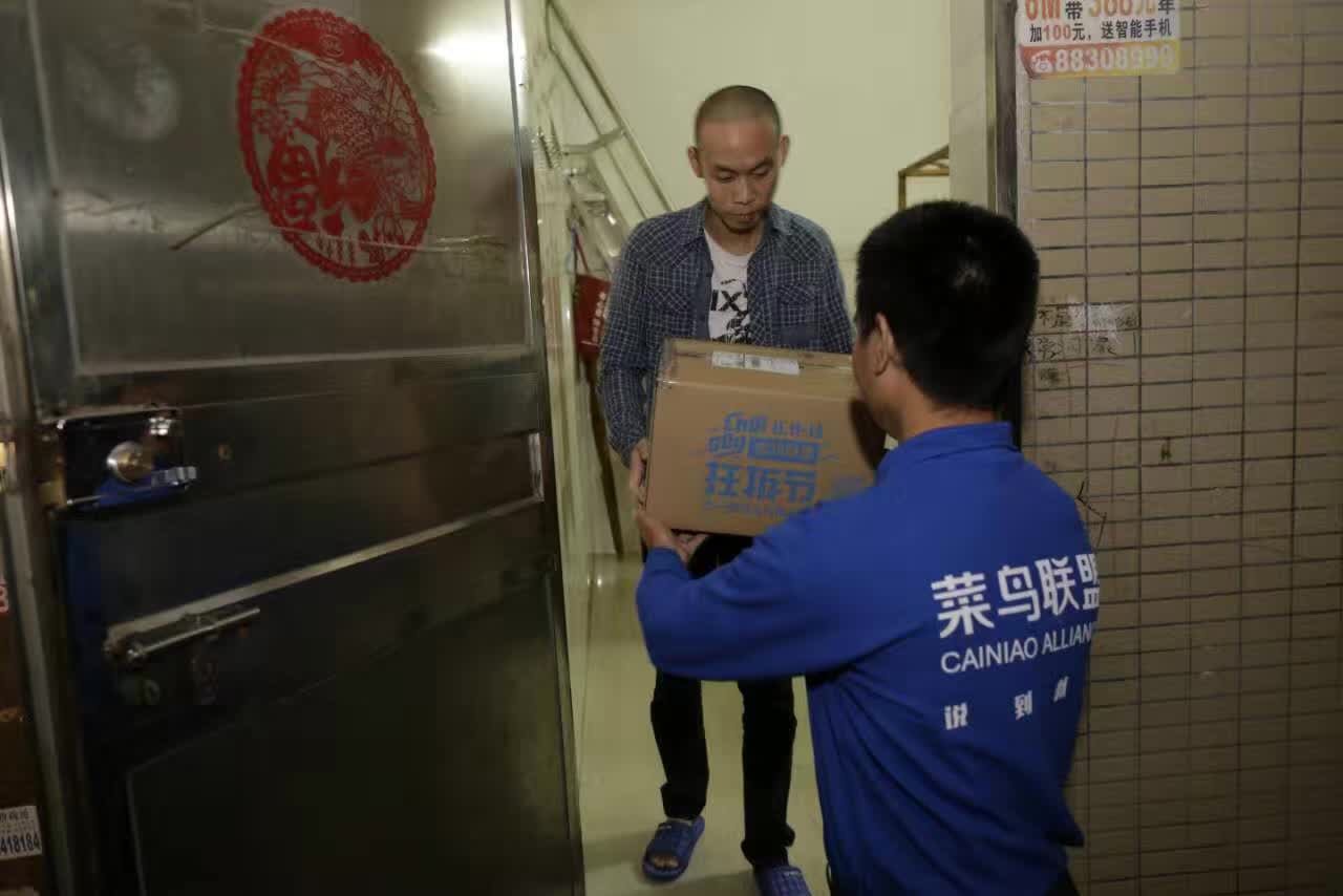 6分58秒100亿，首单13分钟送货到门，荣耀手机行业第一