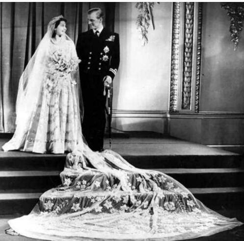 英国女王的衣橱,英国女王奢华礼服