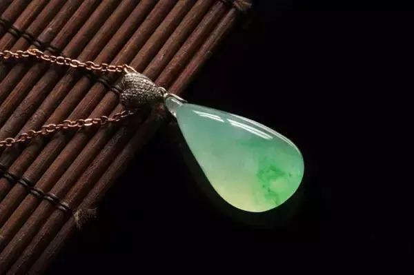 网购翡翠有哪些优缺点？又需要注意什么？