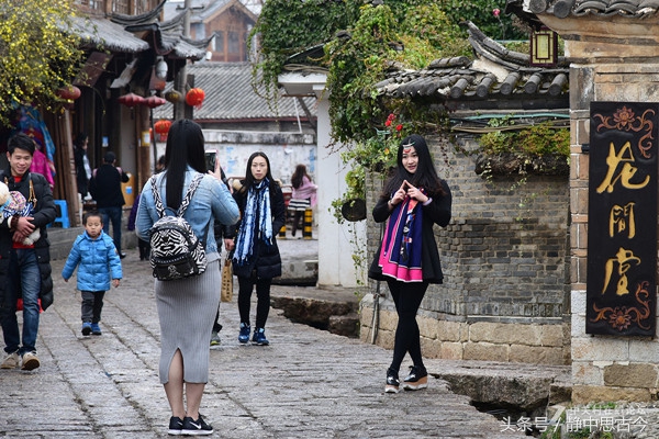 丽江古城四方街的地域特色,丽江古城四方街美景视频
