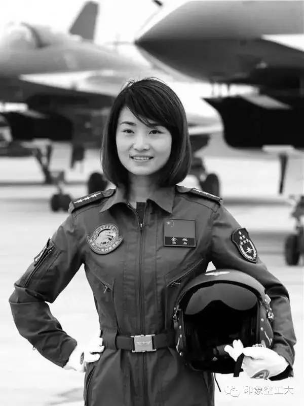 金孔雀故乡弹唱,金孔雀魂归故里群众自发来送别