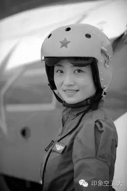 金孔雀故乡弹唱,金孔雀魂归故里群众自发来送别