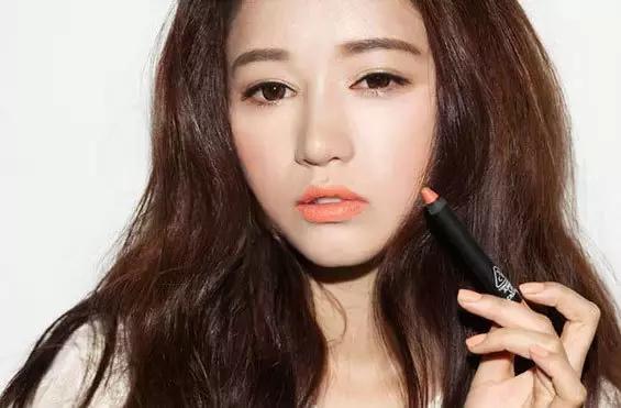 根据肤色挑选口红才是王道|跟着唐嫣选唇膏准没错