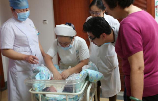 胎儿头大顺产卡住助产,胎儿头被骨盆卡住怎么办