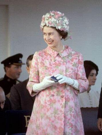 英国女王的衣橱,英国女王奢华礼服