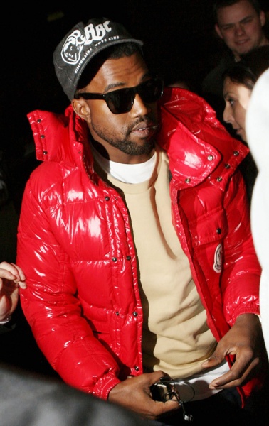 羽绒服moncler带你玩转别样冬日,moncler羽绒服经典款男穿搭