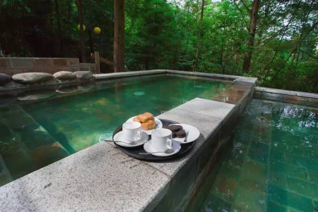 成都周边看雪山泡温泉推荐,成都周边温泉推荐一日游