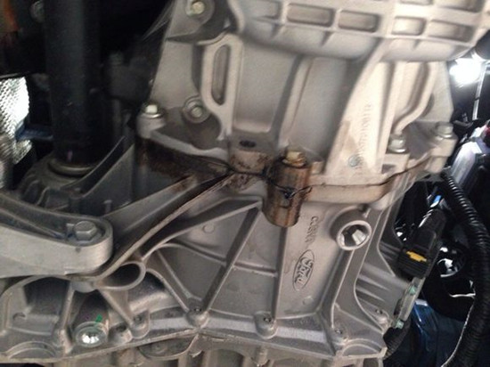 自动变速箱漏油原因？自动变速箱漏油怎么办？