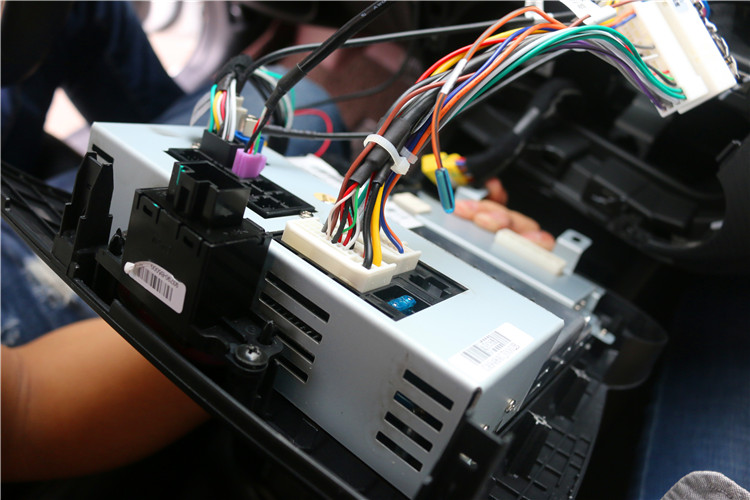 大屏中控的诱惑畅影起亚K3装10.4寸竖屏导航一体机