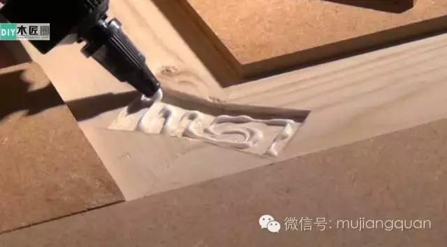 不一样的榫卯,一个能拼接,也能加固木板的蝴蝶榫