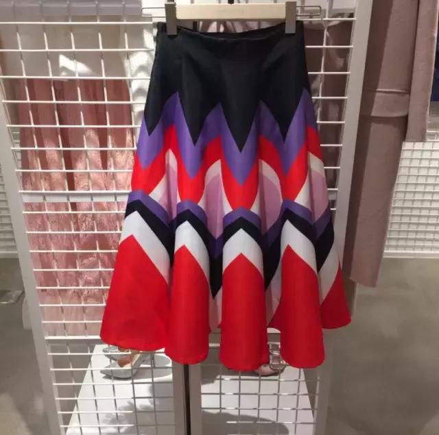 探店衣服咖啡店,探店时装店