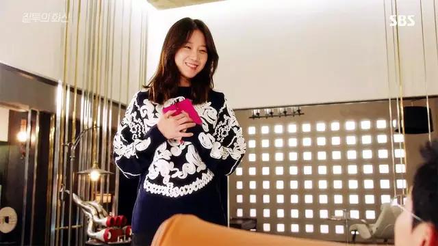 孔孝真同款棉袄,孔孝真穿搭灰色大衣