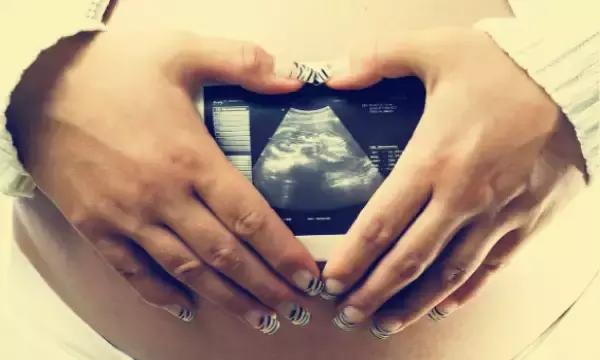 孕晚期b超数据比上次变小了,下腹部很大像怀孕一样