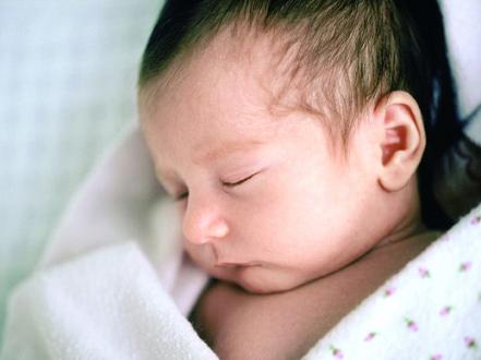 宝宝斜颈需要干预吗,宝宝斜颈家里治疗