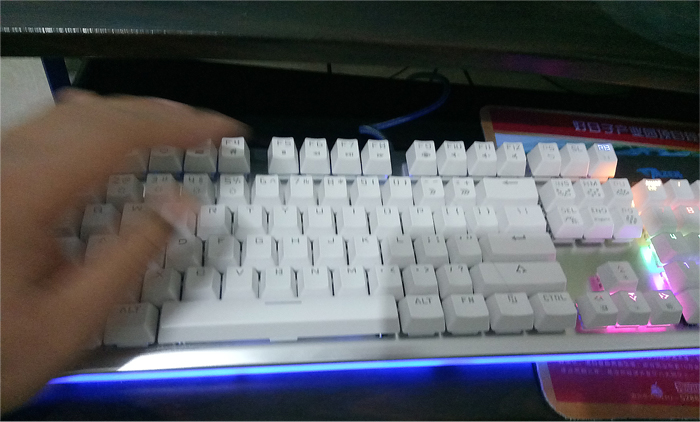 瀹滃崥鏈烘閿洏k727鐏晥,瀹滃崥k725涓冨僵鎮诞鑳屽厜娓告垙閿洏