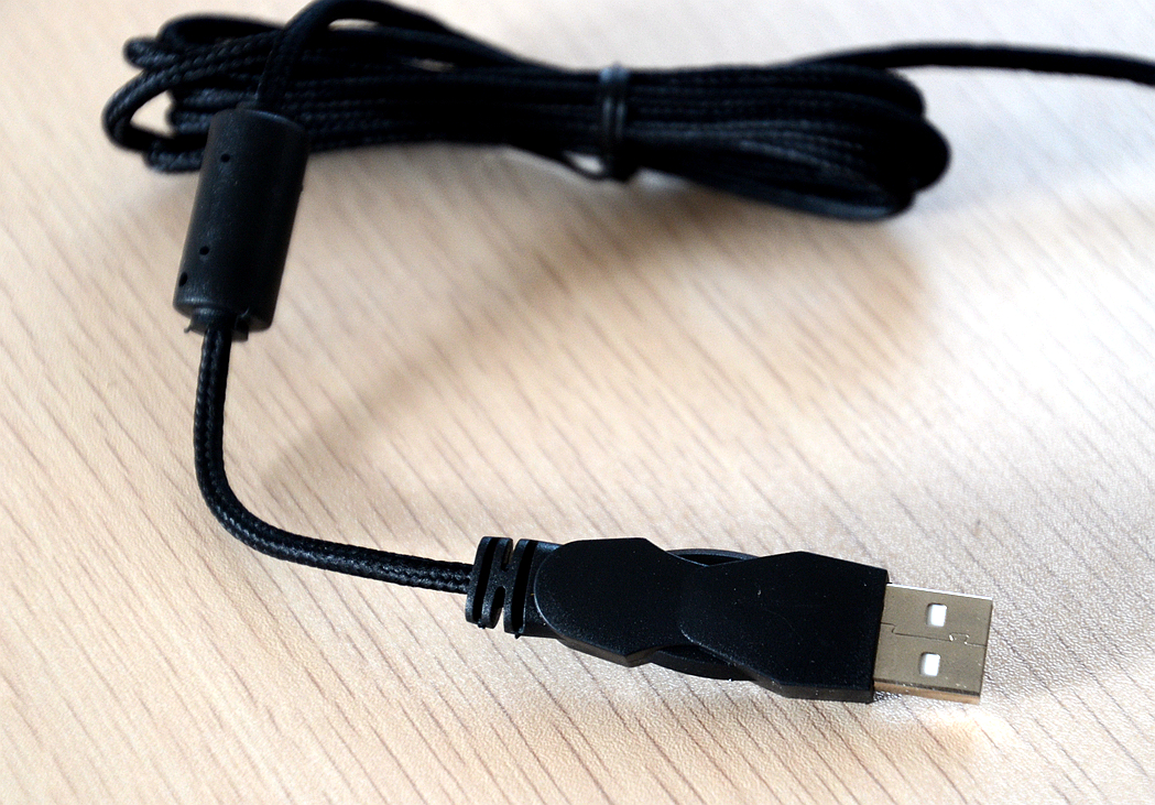 曼巴眼镜蛇鼠标评测,百元鼠标定位准