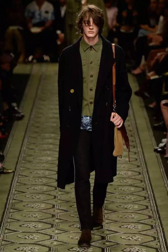 burberry风衣和围巾,burberry风衣配什么颜色围巾