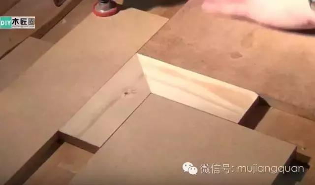 不一样的榫卯,一个能拼接,也能加固木板的蝴蝶榫