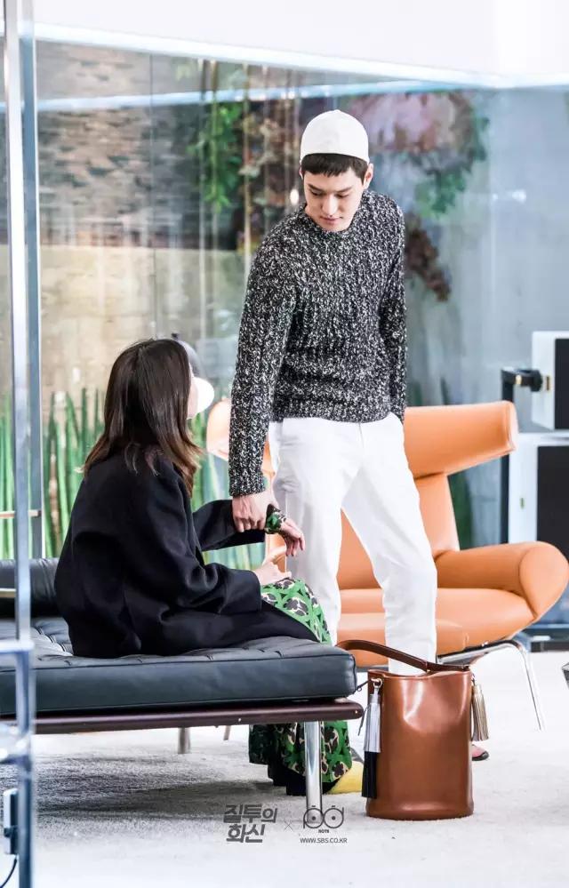 孔孝真同款棉袄,孔孝真穿搭灰色大衣