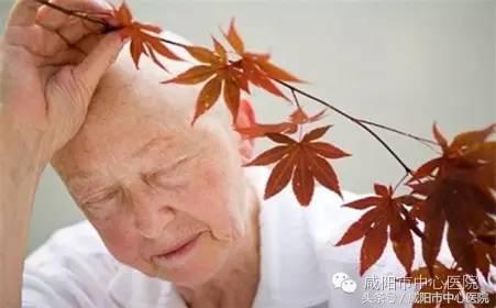 别人癫痫发作了该怎么办,睡眠癫痫病人发作时该怎么办