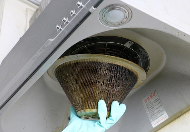 油烟机太脏有什么小妙招吗,油烟机太脏了教你一招轻松搞定