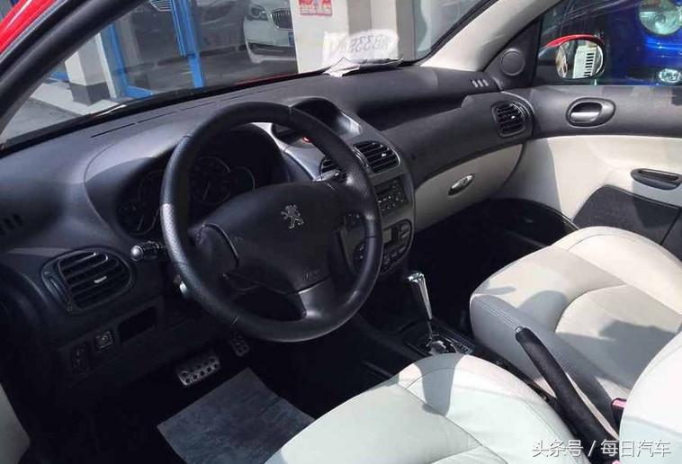 小伙买车给女朋友却分手了,小伙买跑车女友酝酿离开