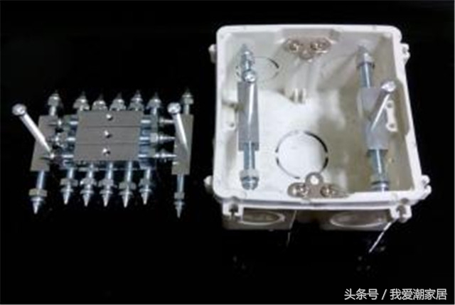 插座底盒螺丝耳朵坏了,线盒耳朵坏了如何安装插座