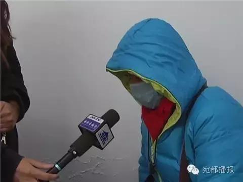 南阳恒大帝景街头发广告宣传单被执法人员抓现行