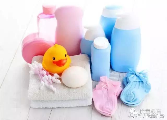 怎么给宝宝洗澡一岁以内,宝宝洗完澡怎样给宝宝做抚触