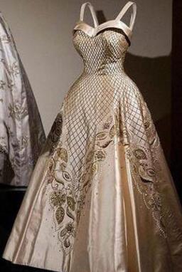 英国女王的衣橱,英国女王奢华礼服