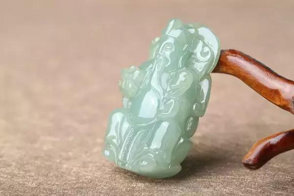 网购翡翠有哪些优缺点？又需要注意什么？