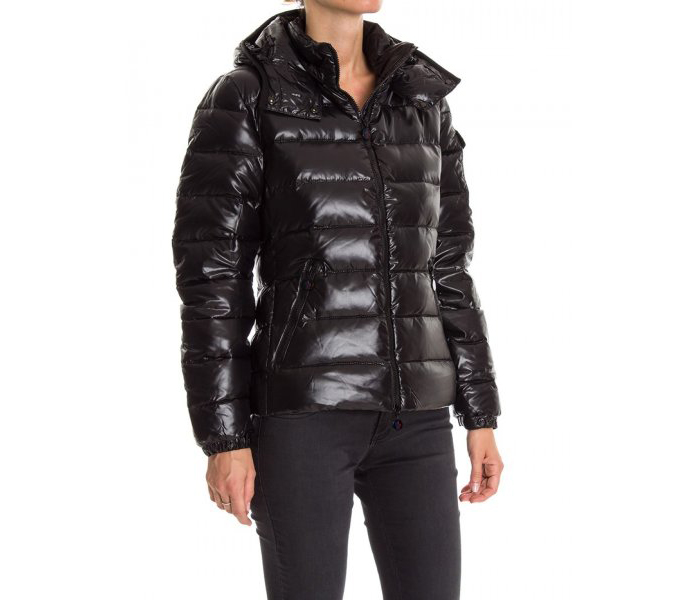 羽绒服moncler带你玩转别样冬日,moncler羽绒服经典款男穿搭