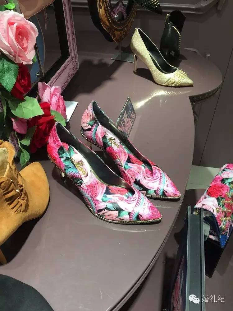 jimmychoo缎面婚鞋,jimmychoo婚鞋好穿吗
