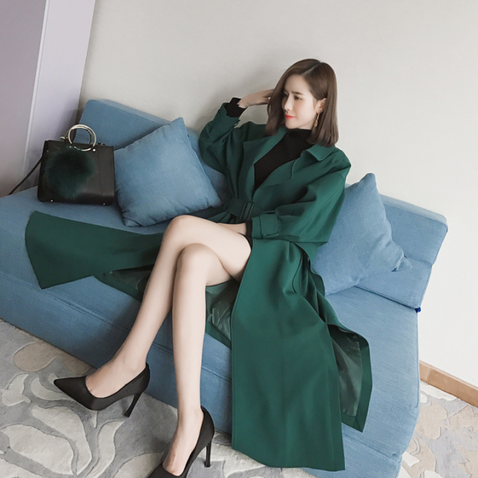 斗篷大衣怎么搭配才好看,斗篷大衣黑色怎么内搭