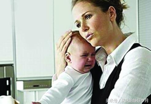 宝宝第一次掉床事件,宝宝掉床后受到惊吓怎么解决