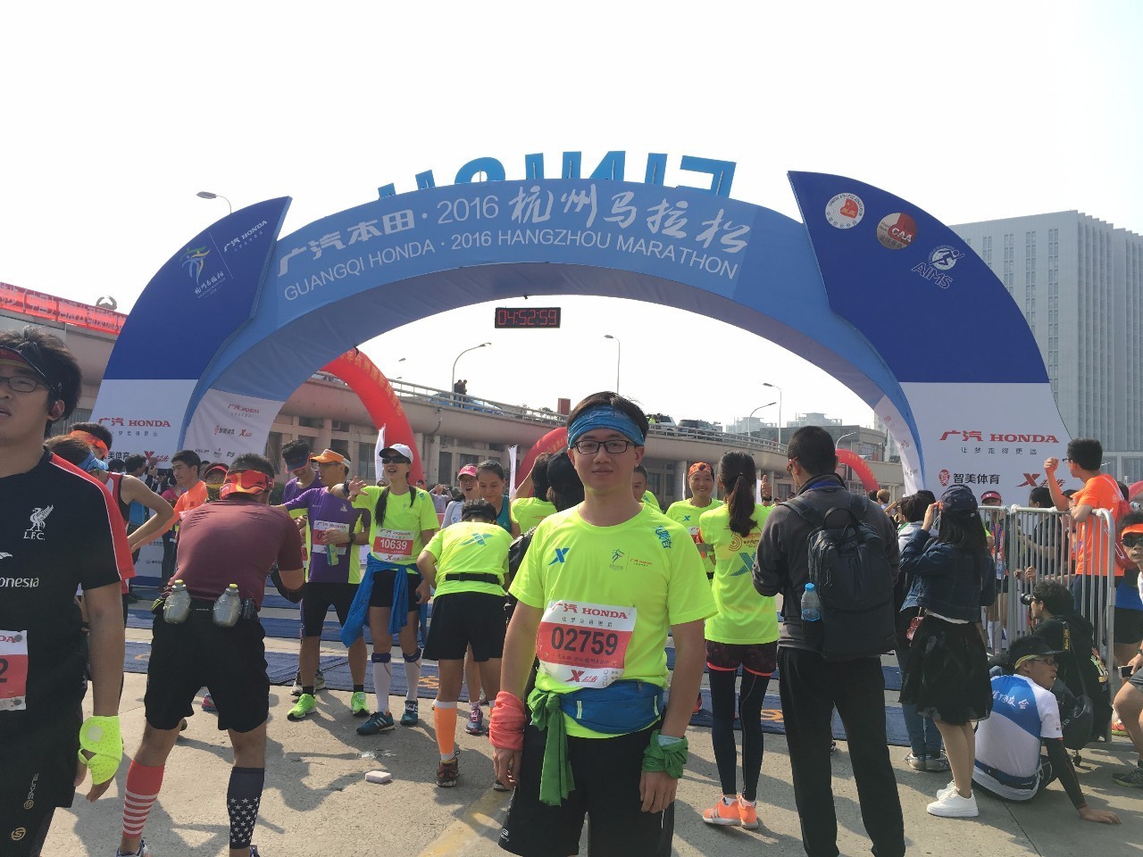 小微拼尽洪荒之力，全程记录杭马！杭州人30年前这样开跑