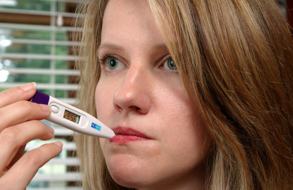 哺乳期发烧可以给小孩喂母乳吗,哺乳期妇女感冒发烧能吃退烧药吗