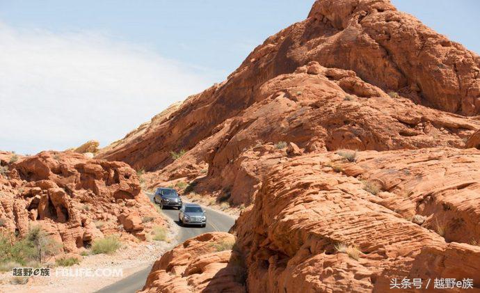 添越vs揽胜大小,添越实车对比揽胜