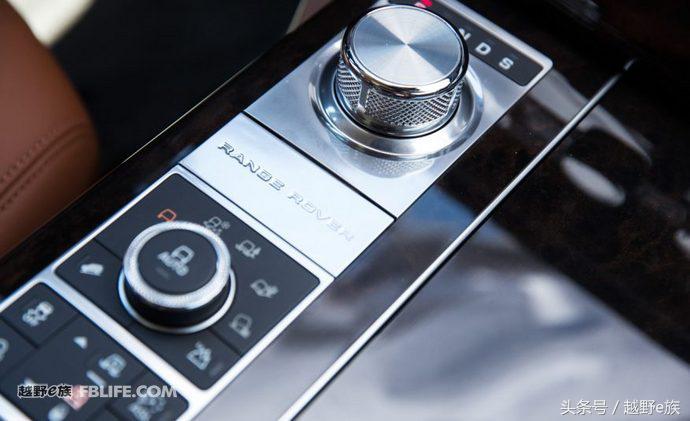 添越vs揽胜大小,添越实车对比揽胜