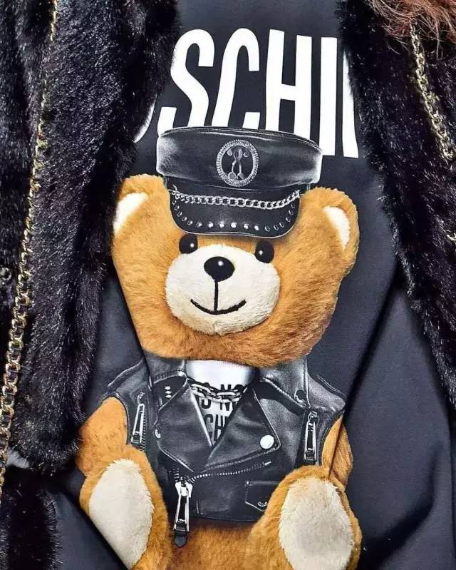 Word妈！Moschino这只蠢萌的小熊为什么这么火？