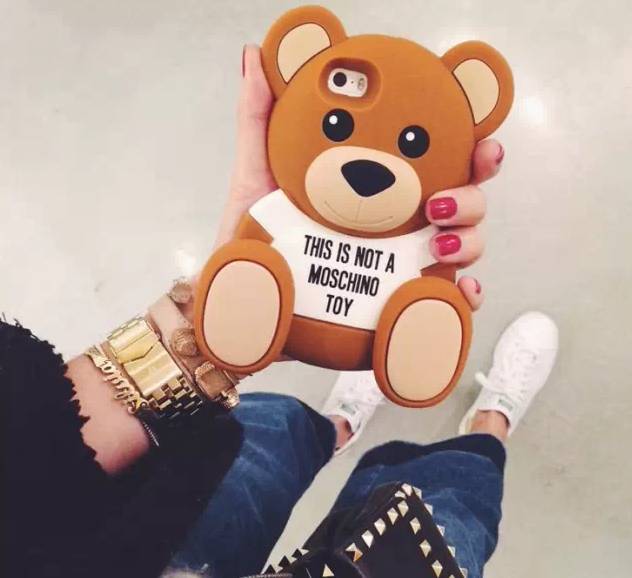 Word妈！Moschino这只蠢萌的小熊为什么这么火？