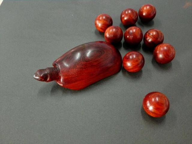 从朋友那抢了块料子,心情不好雕个乌龟王八蛋!