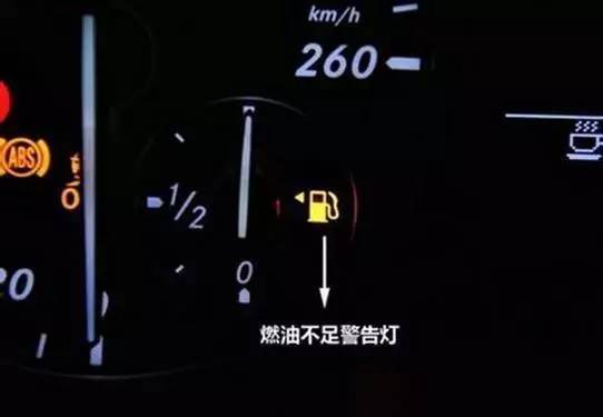加油黄灯亮了再去加油合适吗,加油亮红灯还能开几公里
